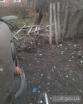 FPV-дрон пошкодив цивільну автівку в Слатиному: без постраждалих